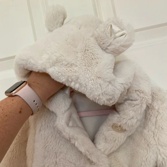 Cream soft faux fur coat size 9-12months - Picture 4 of 5